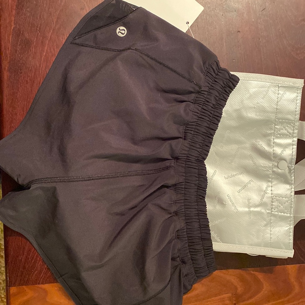 Lululemon athletic shorts — hotty hot short 2.5”